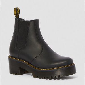 ROMETTY WYOMING LEATHER PLATFORM CHELSEA BOOTS Dr. Martens size 8